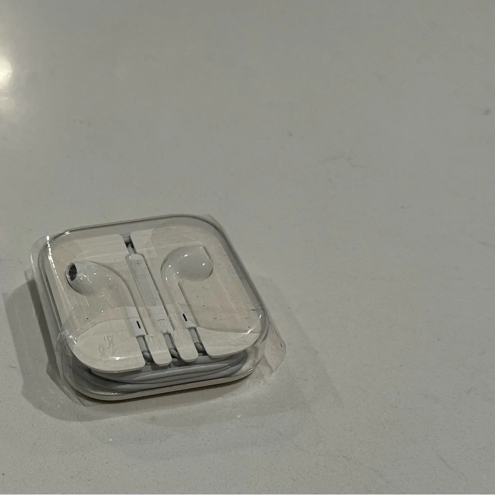Apple Authentic Earpods- New